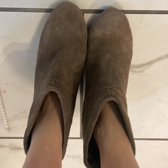 Aldo Grey/brown wedge suede booties size 8 - Picture 2 of 8